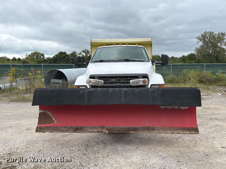 image for item FT6369 2001 Ford F650 Super Duty XLT dump truck