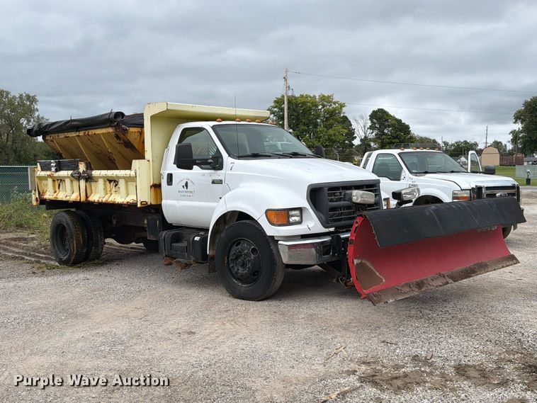 image for item FT6369 2001 Ford F650 Super Duty XLT dump truck