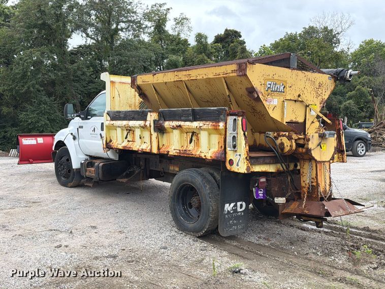 image for item FT6369 2001 Ford F650 Super Duty XLT dump truck