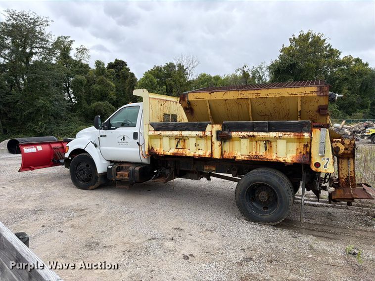 image for item FT6369 2001 Ford F650 Super Duty XLT dump truck