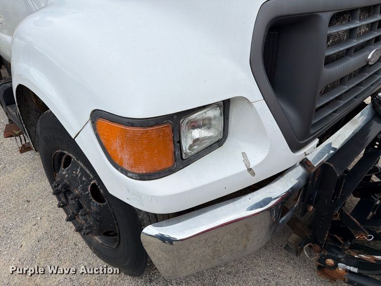 image for item FT6369 2001 Ford F650 Super Duty XLT dump truck