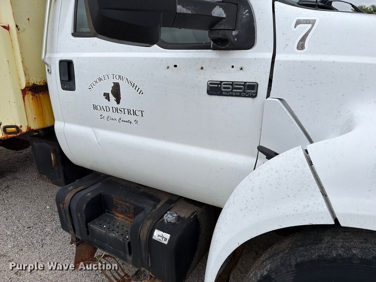 image for item FT6369 2001 Ford F650 Super Duty XLT dump truck