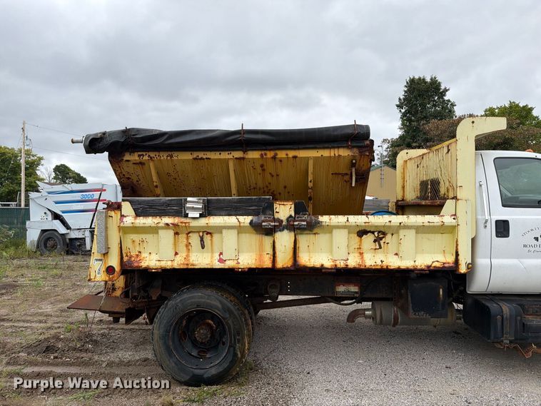 image for item FT6369 2001 Ford F650 Super Duty XLT dump truck