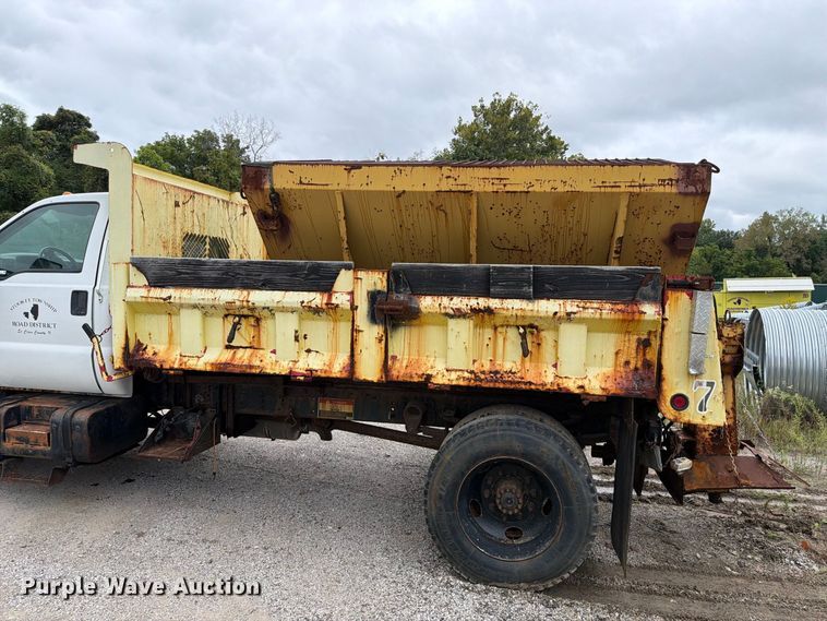 image for item FT6369 2001 Ford F650 Super Duty XLT dump truck