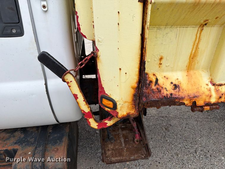 image for item FT6369 2001 Ford F650 Super Duty XLT dump truck