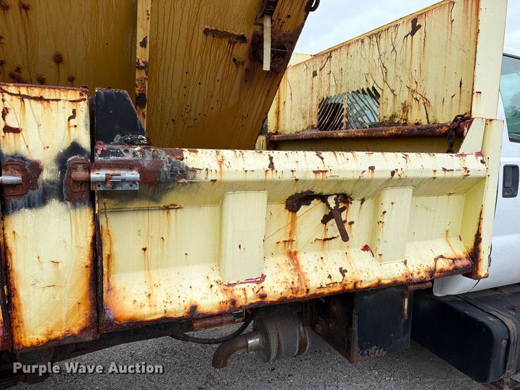 image for item FT6369 2001 Ford F650 Super Duty XLT dump truck