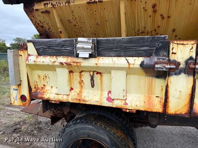 image for item FT6369 2001 Ford F650 Super Duty XLT dump truck