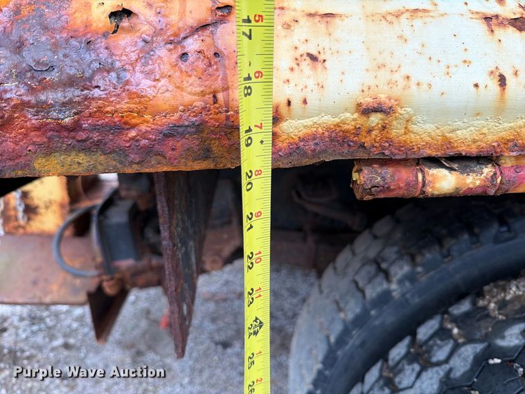 image for item FT6369 2001 Ford F650 Super Duty XLT dump truck