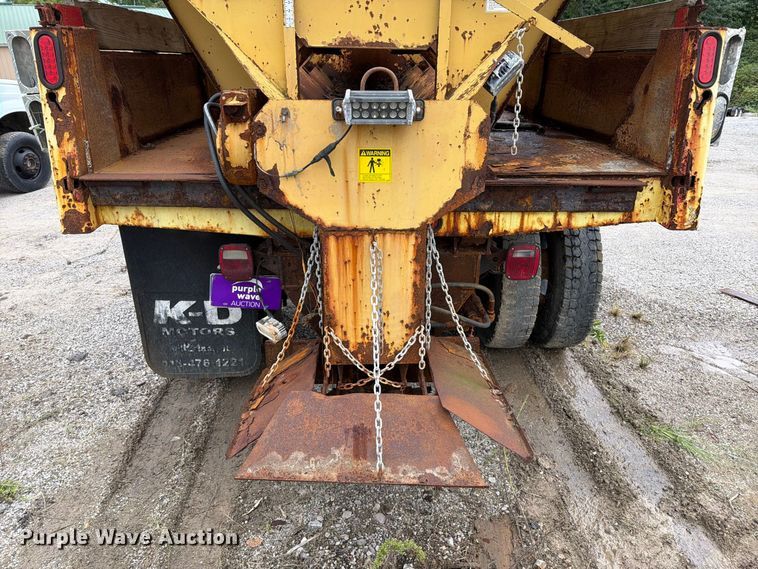 image for item FT6369 2001 Ford F650 Super Duty XLT dump truck