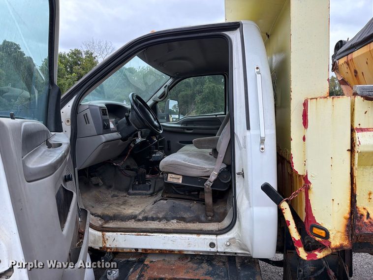 image for item FT6369 2001 Ford F650 Super Duty XLT dump truck