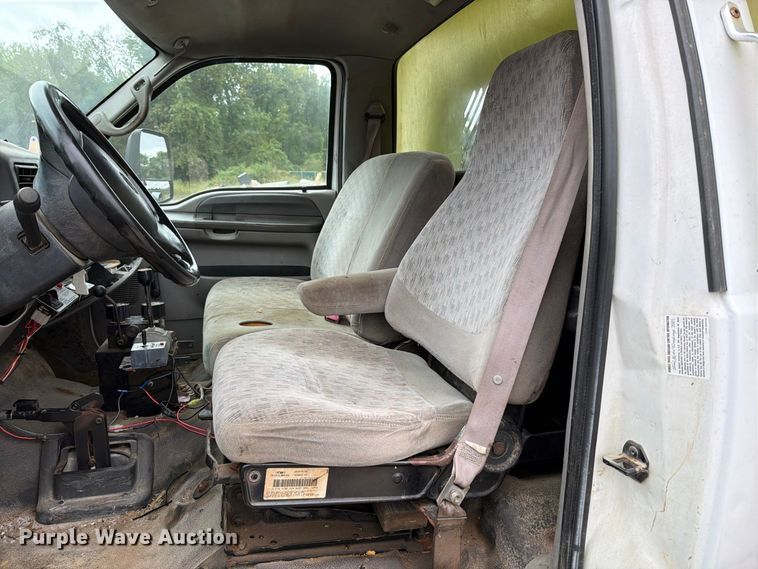 image for item FT6369 2001 Ford F650 Super Duty XLT dump truck