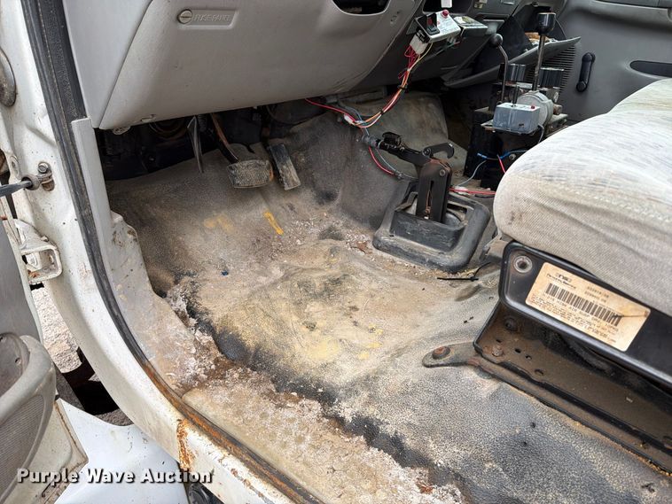 image for item FT6369 2001 Ford F650 Super Duty XLT dump truck