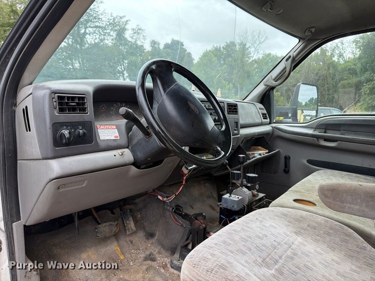 image for item FT6369 2001 Ford F650 Super Duty XLT dump truck