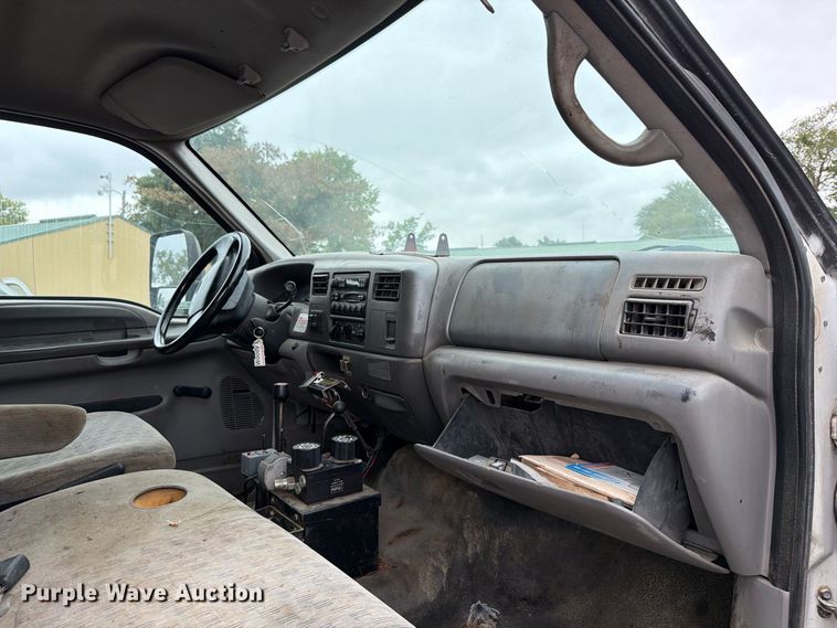 image for item FT6369 2001 Ford F650 Super Duty XLT dump truck