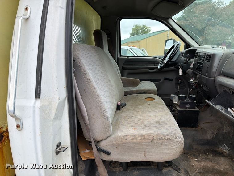 image for item FT6369 2001 Ford F650 Super Duty XLT dump truck