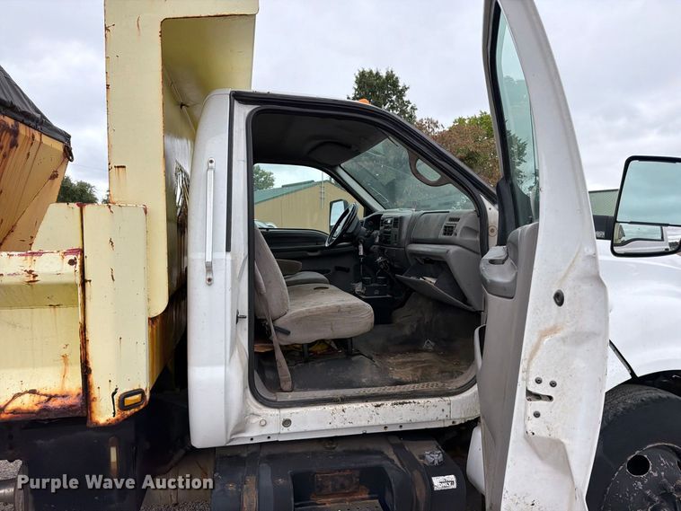 image for item FT6369 2001 Ford F650 Super Duty XLT dump truck