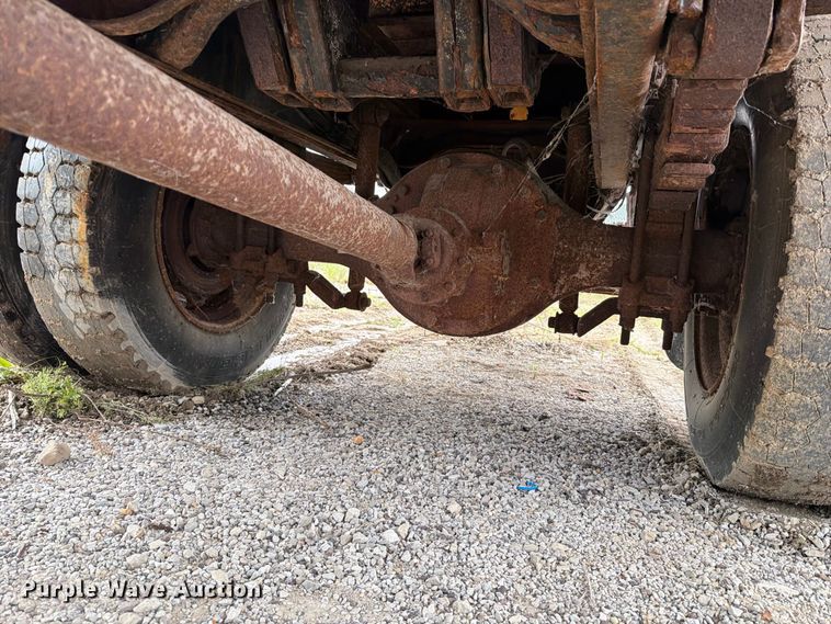 image for item FT6369 2001 Ford F650 Super Duty XLT dump truck