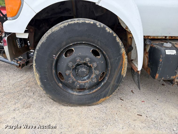 image for item FT6369 2001 Ford F650 Super Duty XLT dump truck