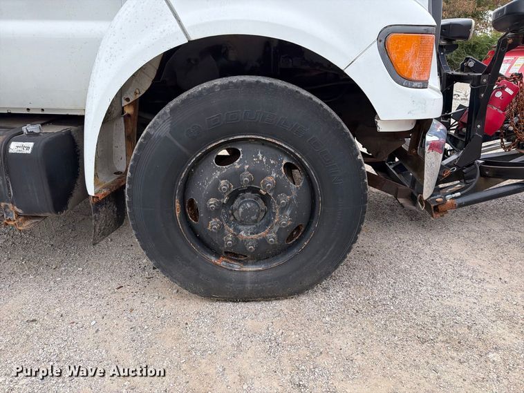image for item FT6369 2001 Ford F650 Super Duty XLT dump truck