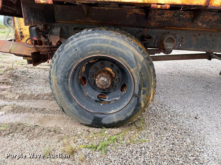 image for item FT6369 2001 Ford F650 Super Duty XLT dump truck
