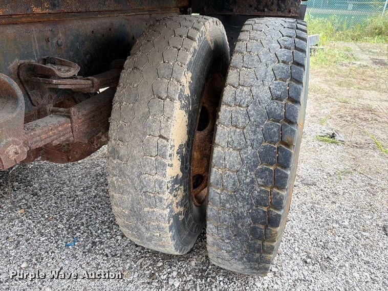 image for item FT6369 2001 Ford F650 Super Duty XLT dump truck