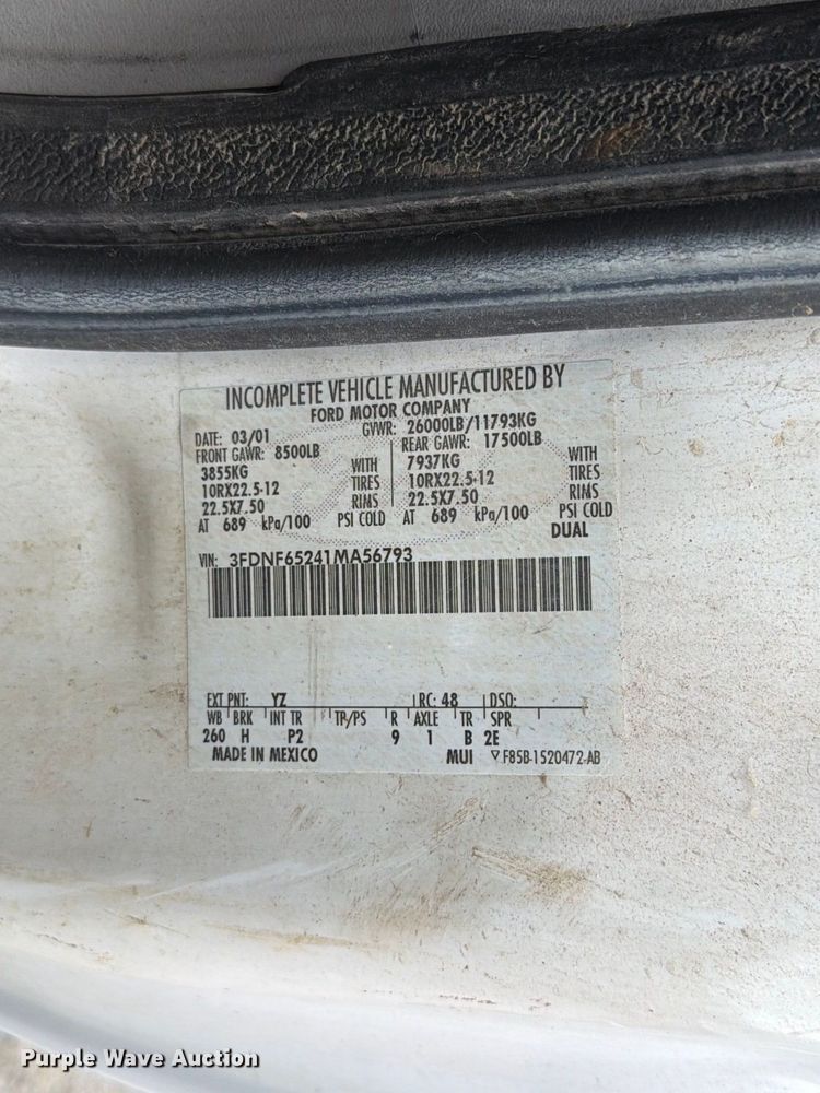 image for item FT6369 2001 Ford F650 Super Duty XLT dump truck
