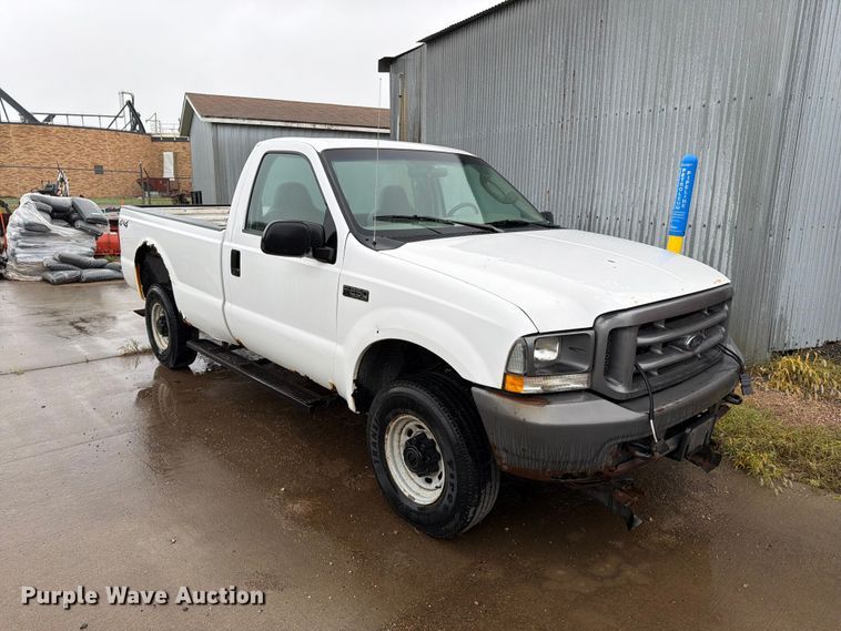 image for item FT6745 2004 Ford F250 Super Duty pickup truck