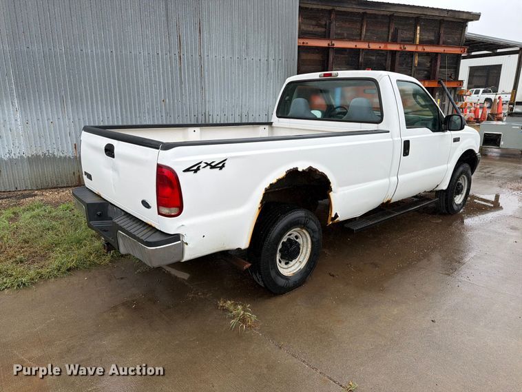 image for item FT6745 2004 Ford F250 Super Duty pickup truck
