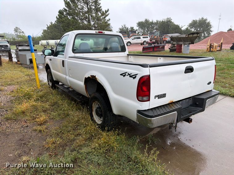 image for item FT6745 2004 Ford F250 Super Duty pickup truck