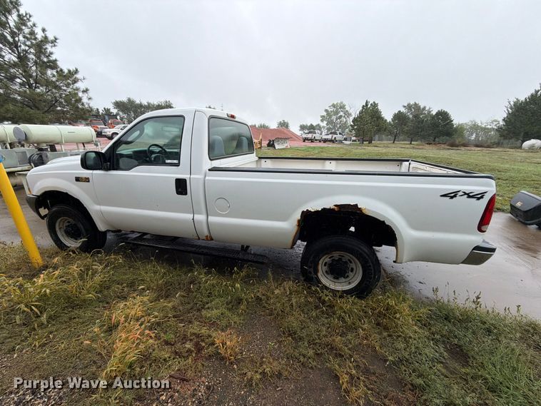 image for item FT6745 2004 Ford F250 Super Duty pickup truck