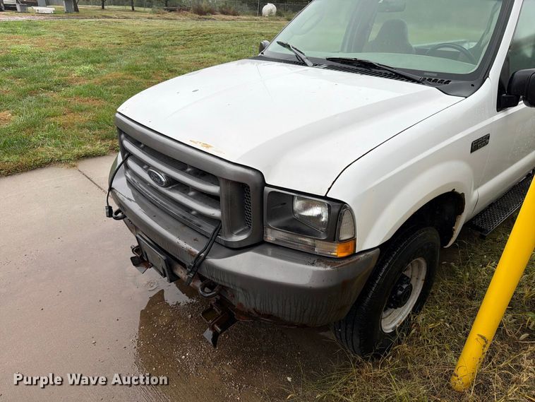 image for item FT6745 2004 Ford F250 Super Duty pickup truck