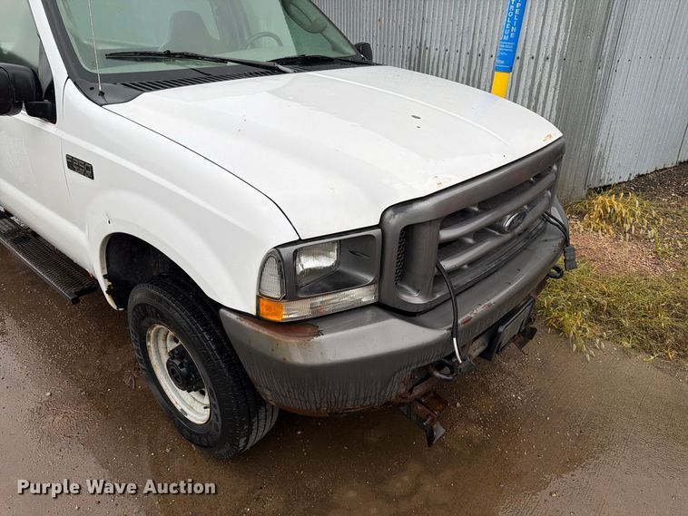 image for item FT6745 2004 Ford F250 Super Duty pickup truck