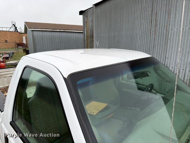 image for item FT6745 2004 Ford F250 Super Duty pickup truck