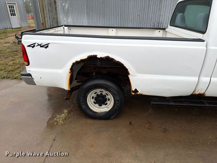 image for item FT6745 2004 Ford F250 Super Duty pickup truck