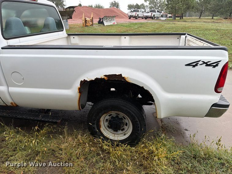 image for item FT6745 2004 Ford F250 Super Duty pickup truck