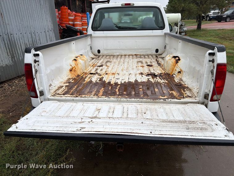 image for item FT6745 2004 Ford F250 Super Duty pickup truck