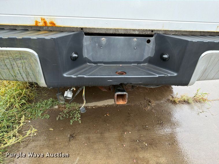 image for item FT6745 2004 Ford F250 Super Duty pickup truck