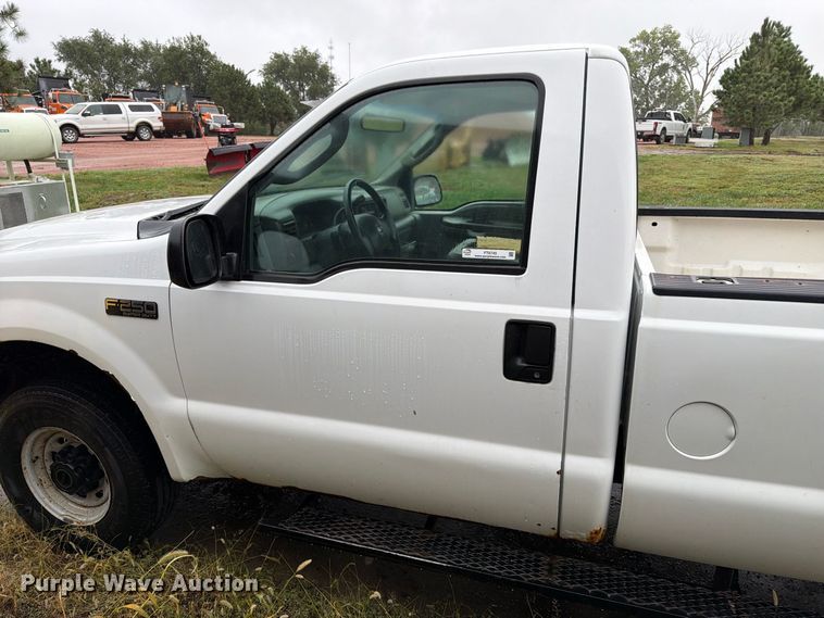 image for item FT6745 2004 Ford F250 Super Duty pickup truck