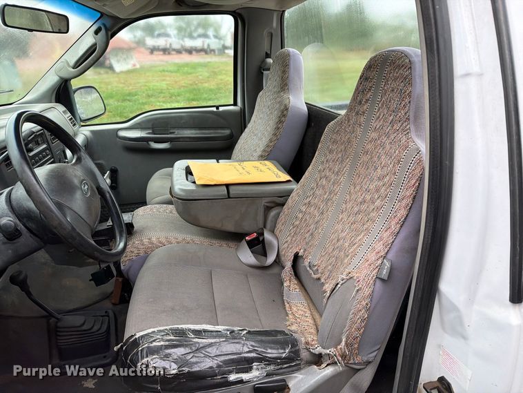 image for item FT6745 2004 Ford F250 Super Duty pickup truck