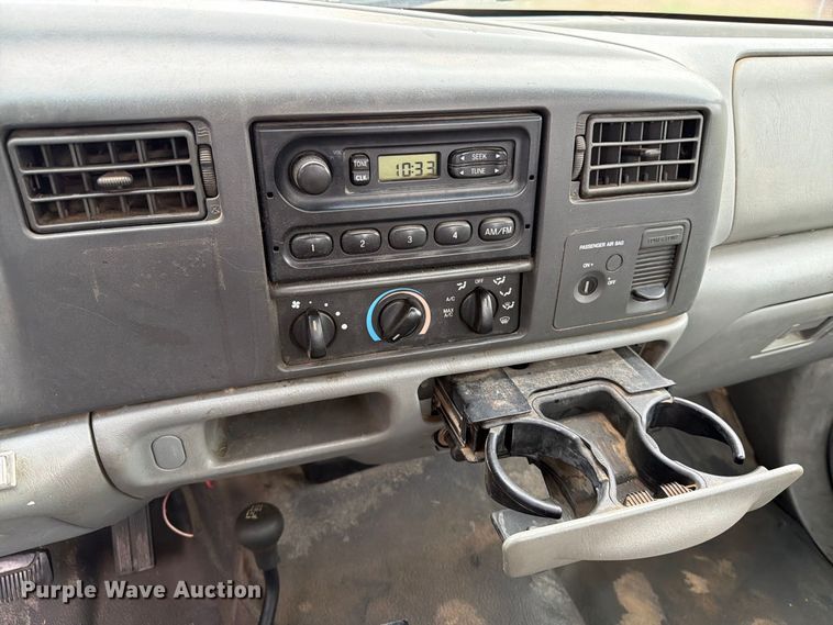 image for item FT6745 2004 Ford F250 Super Duty pickup truck
