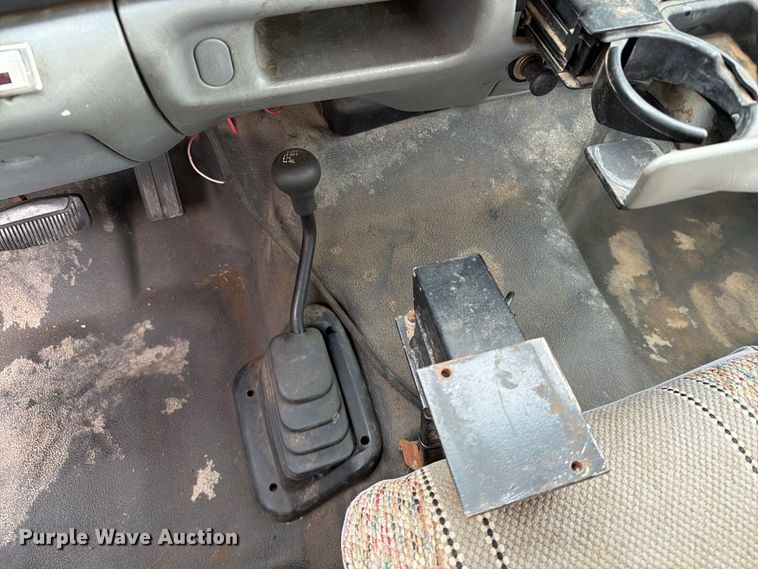 image for item FT6745 2004 Ford F250 Super Duty pickup truck