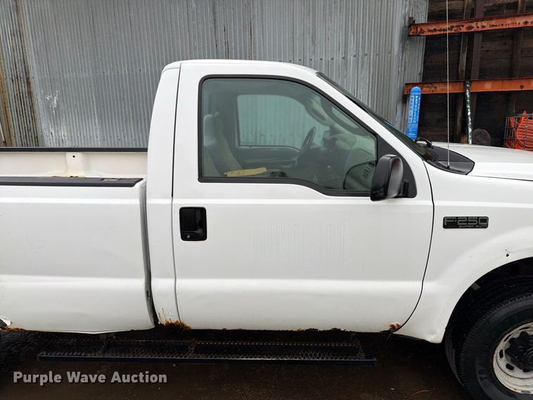 image for item FT6745 2004 Ford F250 Super Duty pickup truck
