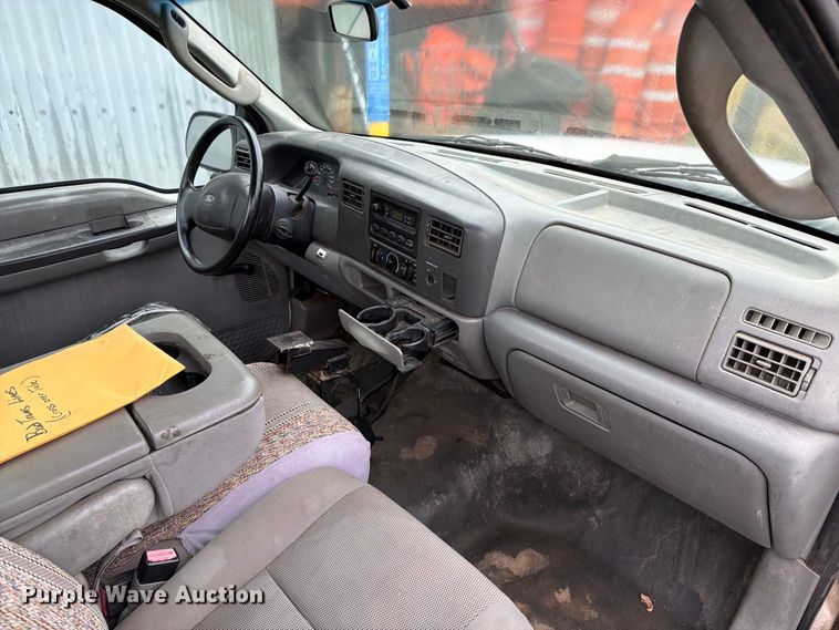 image for item FT6745 2004 Ford F250 Super Duty pickup truck