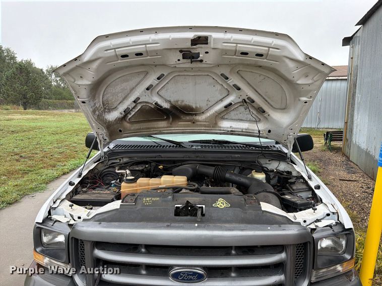 image for item FT6745 2004 Ford F250 Super Duty pickup truck
