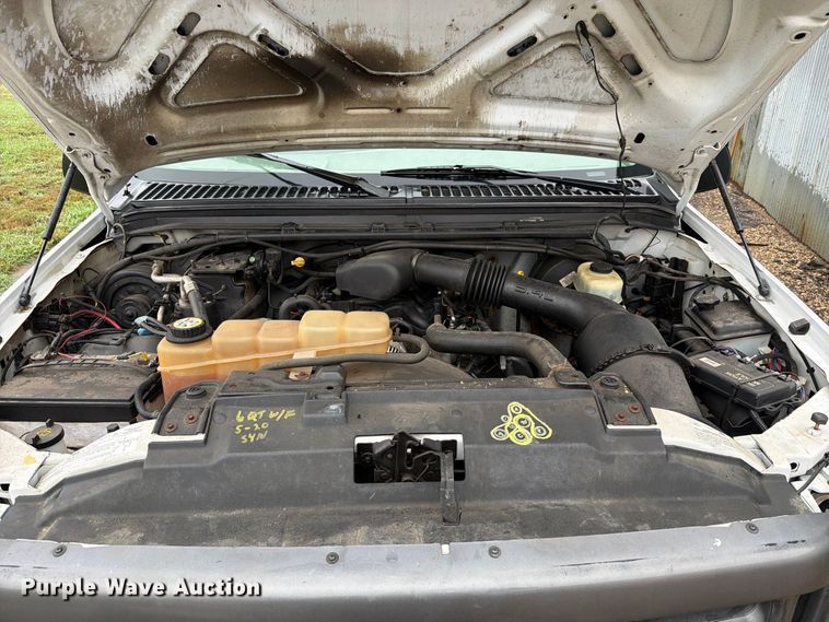 image for item FT6745 2004 Ford F250 Super Duty pickup truck