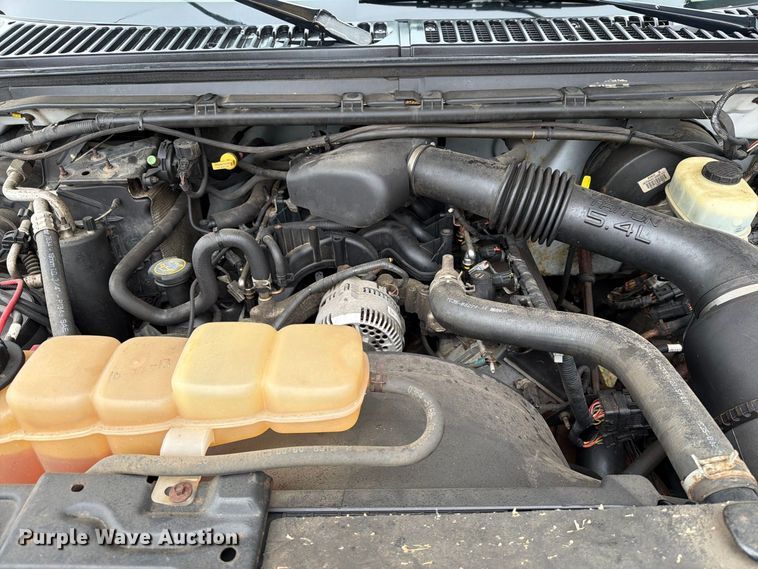 image for item FT6745 2004 Ford F250 Super Duty pickup truck