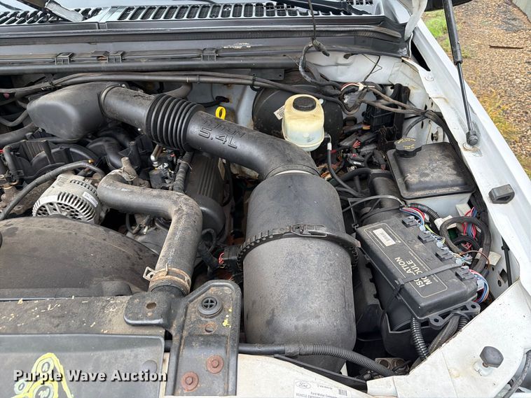 image for item FT6745 2004 Ford F250 Super Duty pickup truck