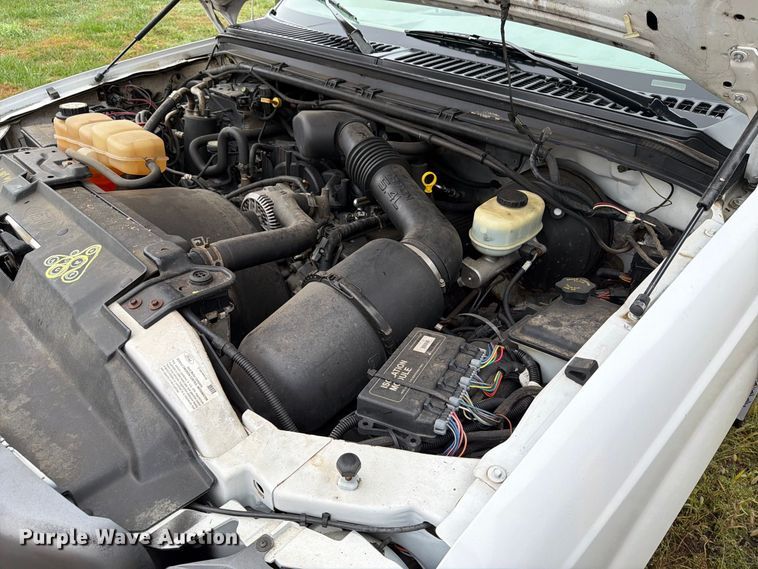 image for item FT6745 2004 Ford F250 Super Duty pickup truck