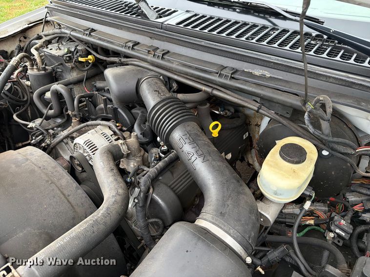 image for item FT6745 2004 Ford F250 Super Duty pickup truck