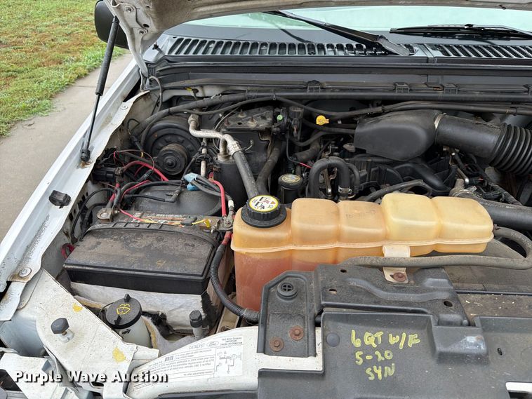 image for item FT6745 2004 Ford F250 Super Duty pickup truck